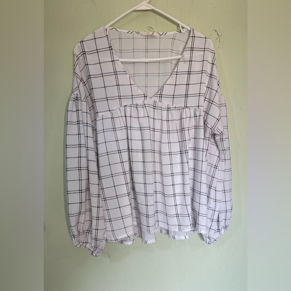 entro boutique black and white plaid v neck long sleeve blouse size medium